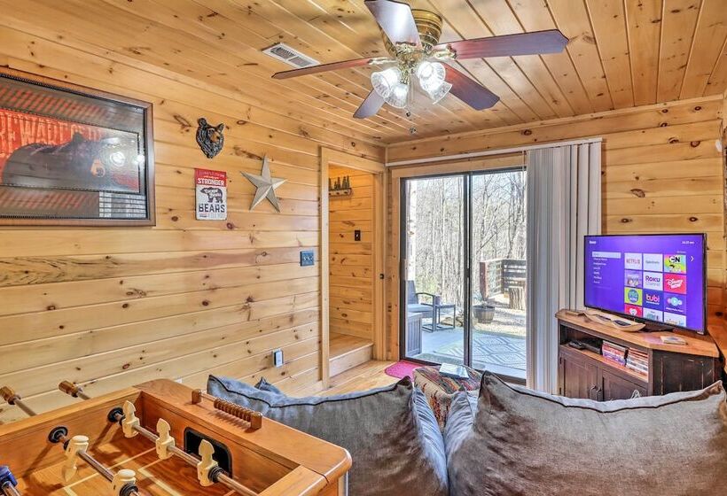 Blue Ridge Log Cabin W/ Hot Tub & Game Room!