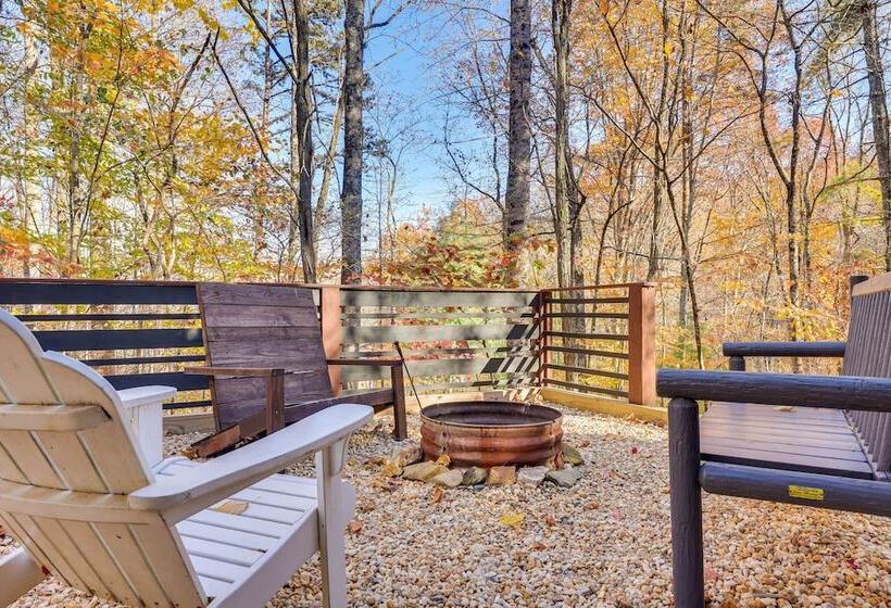Blue Ridge Log Cabin W/ Hot Tub & Game Room!