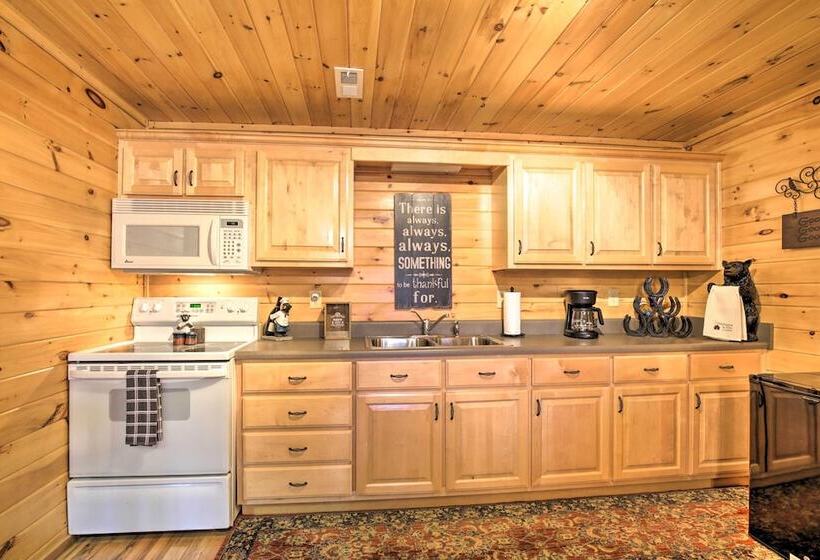 Blue Ridge Log Cabin W/ Hot Tub & Game Room!