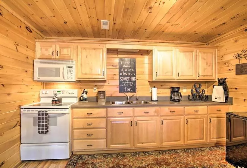 Blue Ridge Log Cabin W/ Hot Tub & Game Room!