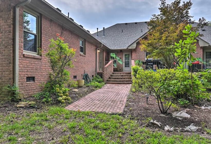 Bright Chesapeake Home Near Shopping & Dining