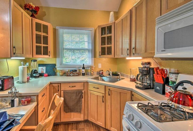 Bright Chesapeake Home Near Shopping & Dining