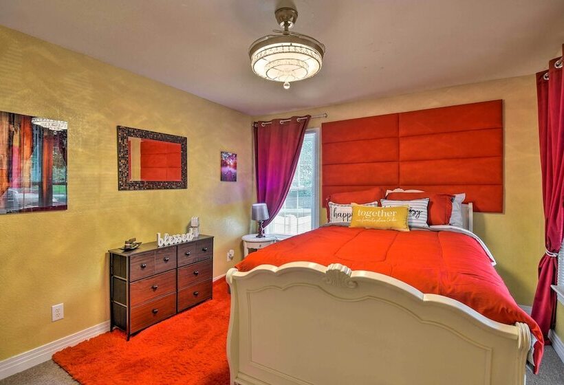 Bright Chesapeake Home Near Shopping & Dining