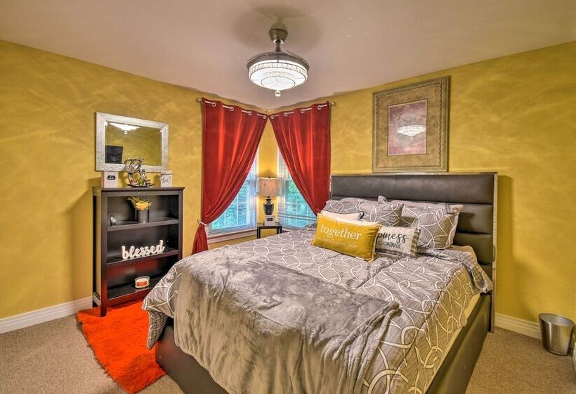 Bright Chesapeake Home Near Shopping & Dining