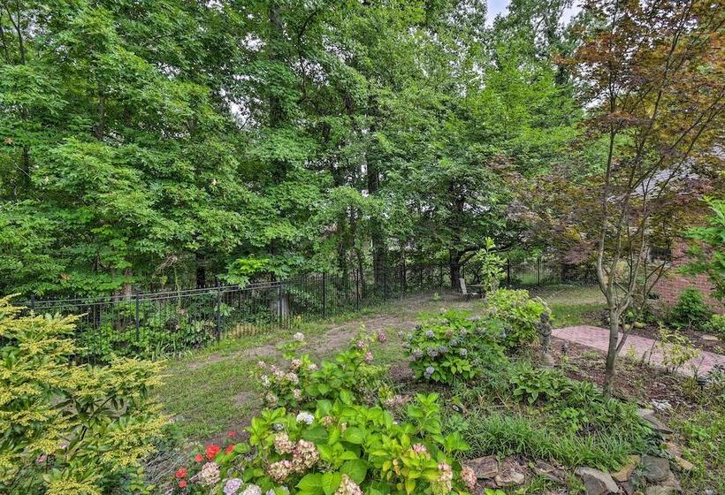 Bright Chesapeake Home Near Shopping & Dining