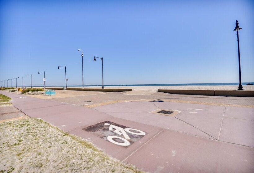 Hampton Home W/ Grill < 1 Mi To Beach!