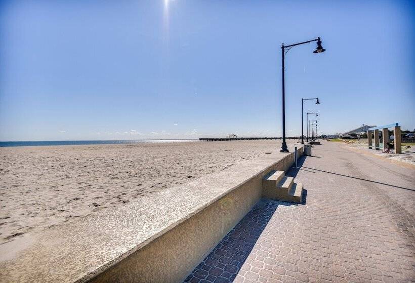 Hampton Home W/ Grill < 1 Mi To Beach!