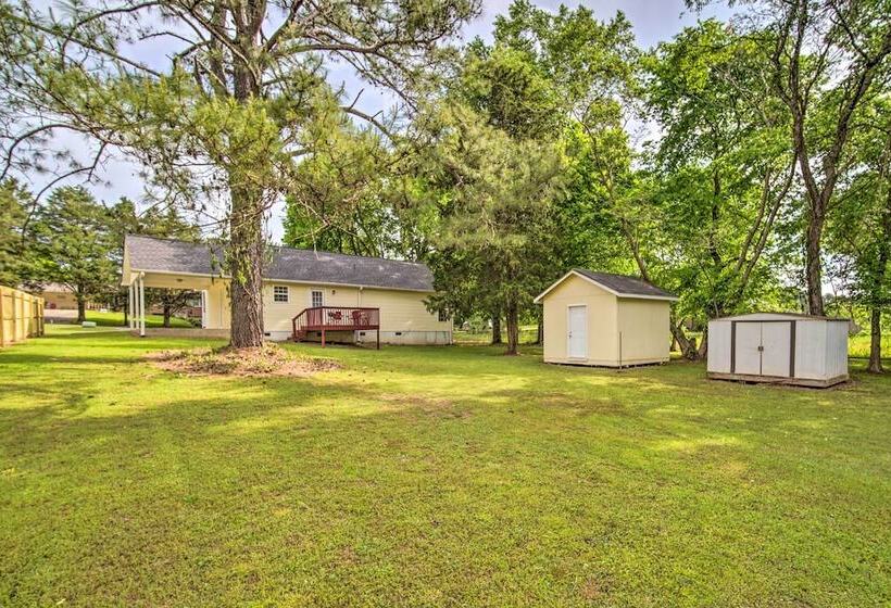 Cartersville Family Home W/ Spacious Backyard