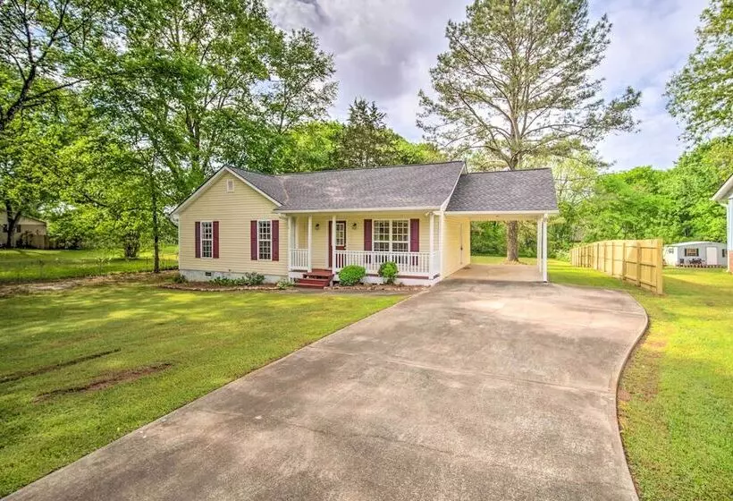 Cartersville Family Home W/ Spacious Backyard