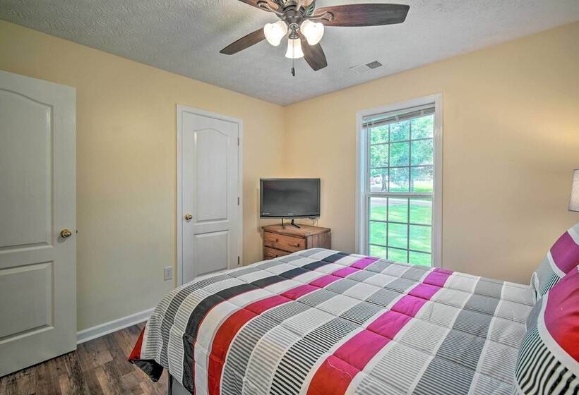 Cartersville Family Home W/ Spacious Backyard