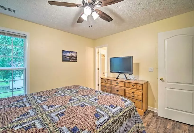 Cartersville Family Home W/ Spacious Backyard