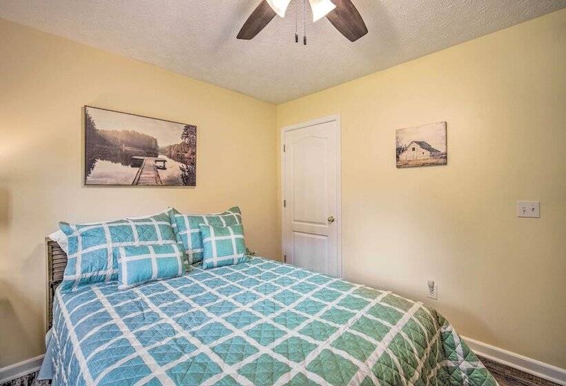 Cartersville Family Home W/ Spacious Backyard