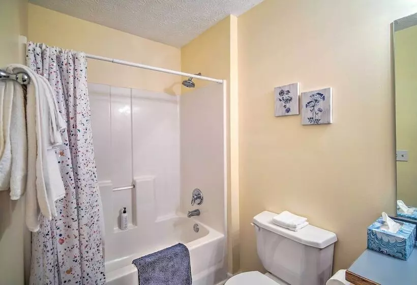 Cartersville Family Home W/ Spacious Backyard