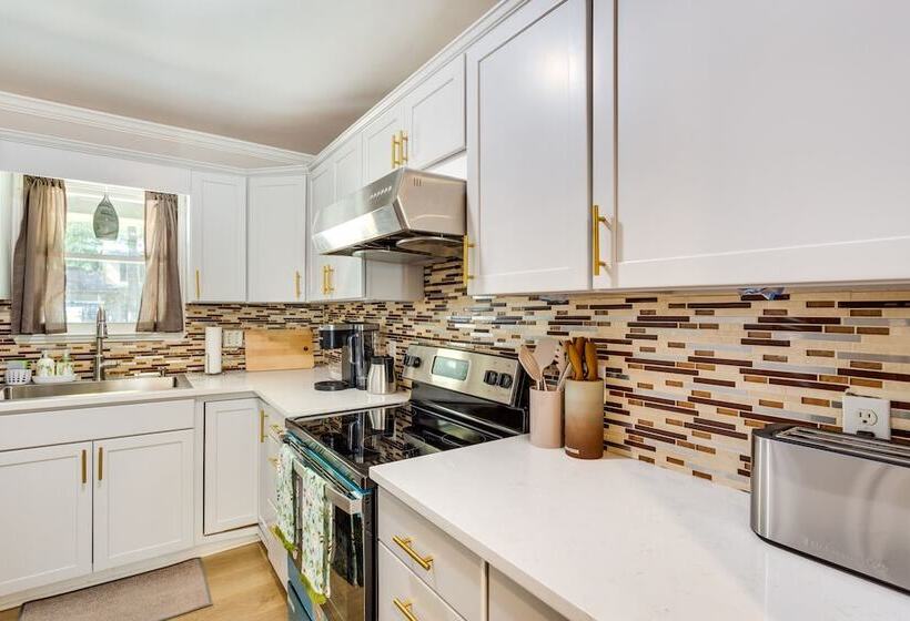 Charming Alpharetta Home W/ Spacious Yard!