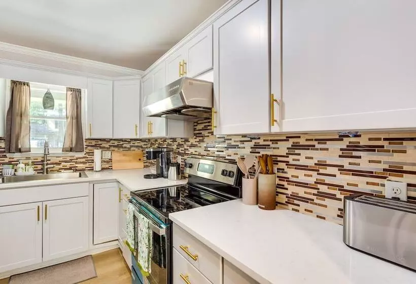 Charming Alpharetta Home W/ Spacious Yard!