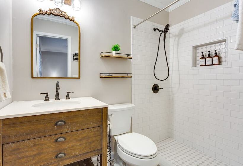 Charming Alpharetta Home W/ Spacious Yard!