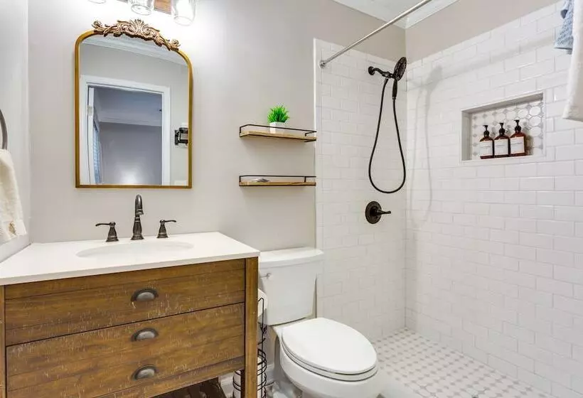 Charming Alpharetta Home W/ Spacious Yard!