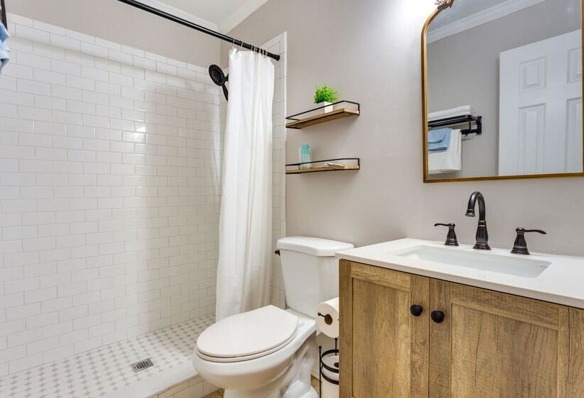 Charming Alpharetta Home W/ Spacious Yard!