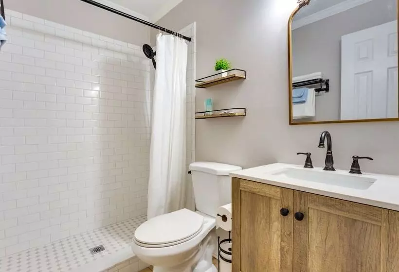 Charming Alpharetta Home W/ Spacious Yard!