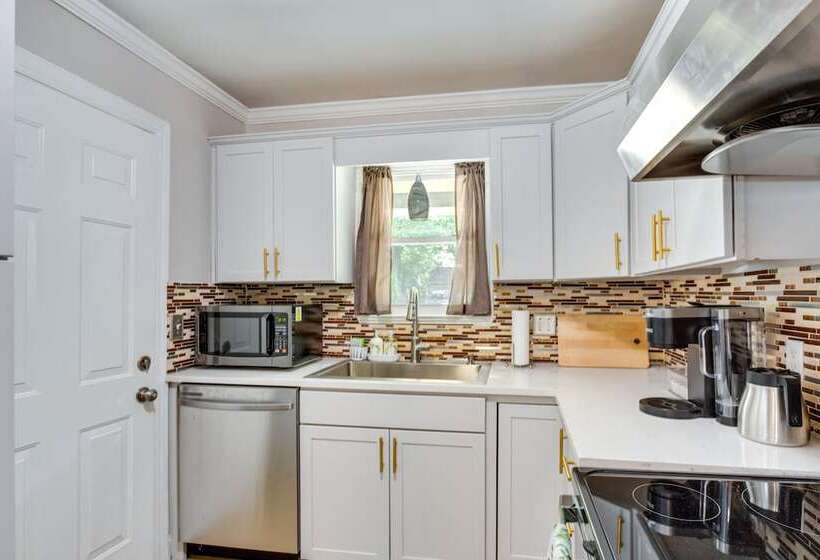 Charming Alpharetta Home W/ Spacious Yard!