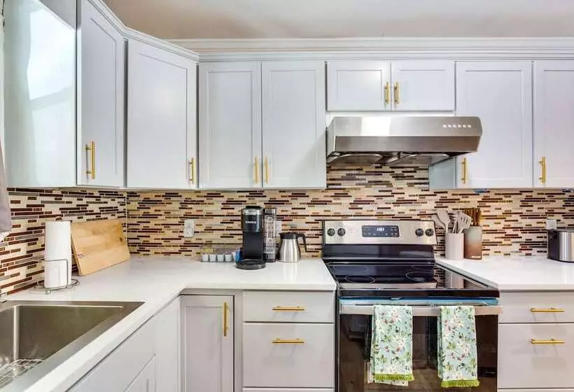 Charming Alpharetta Home W/ Spacious Yard!
