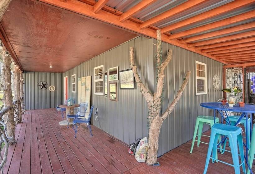 Charming Escape W/ Fire Pit In Summerville!