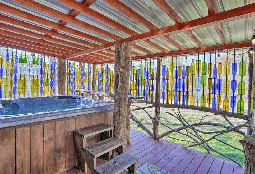 Charming Escape W/ Fire Pit In Summerville!