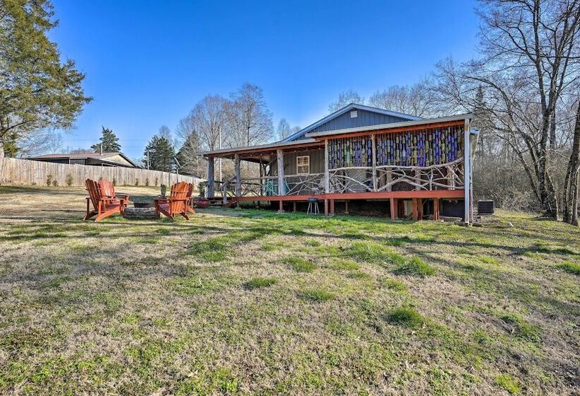 Charming Escape W/ Fire Pit In Summerville!