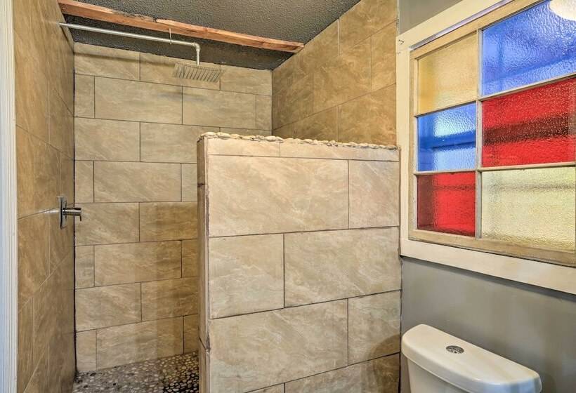 Charming Escape W/ Fire Pit In Summerville!