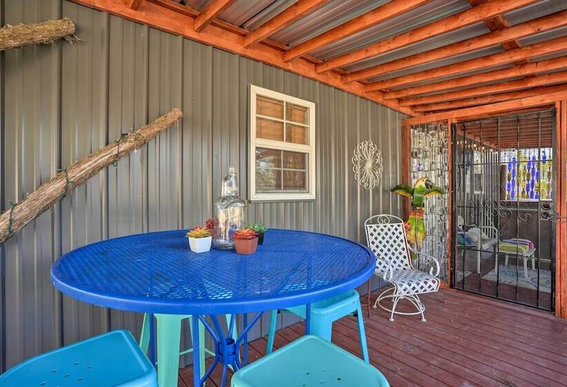 Charming Escape W/ Fire Pit In Summerville!