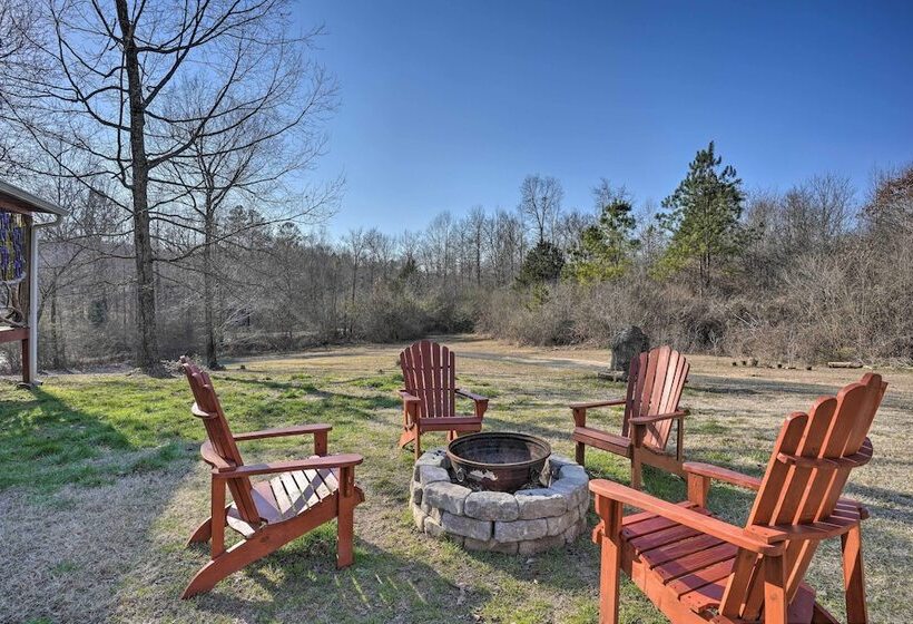Charming Escape W/ Fire Pit In Summerville!