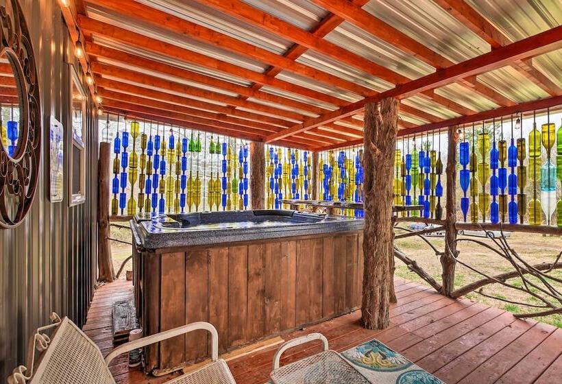 Charming Escape W/ Fire Pit In Summerville!