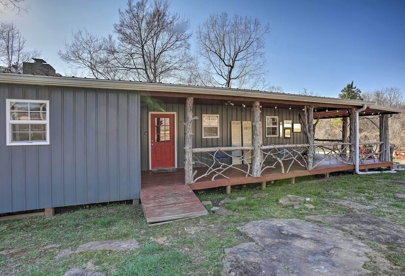 Charming Escape W/ Fire Pit In Summerville!