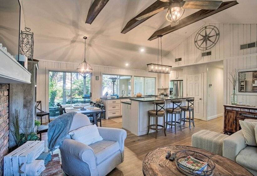 Charming Simons Cottage W/ Porch: Half Mi To Beach