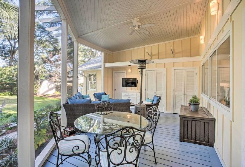 Charming Simons Cottage W/ Porch: Half Mi To Beach