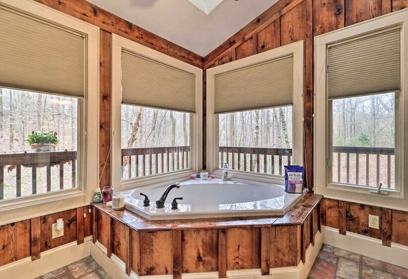 Cozy Conyers Cabin W/ Fireplace & Pool Table!