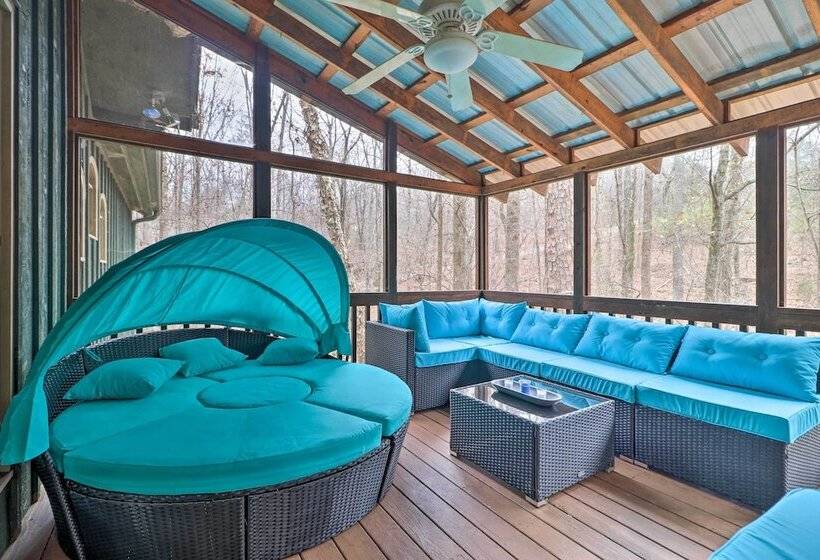 Cozy Conyers Cabin W/ Fireplace & Pool Table!