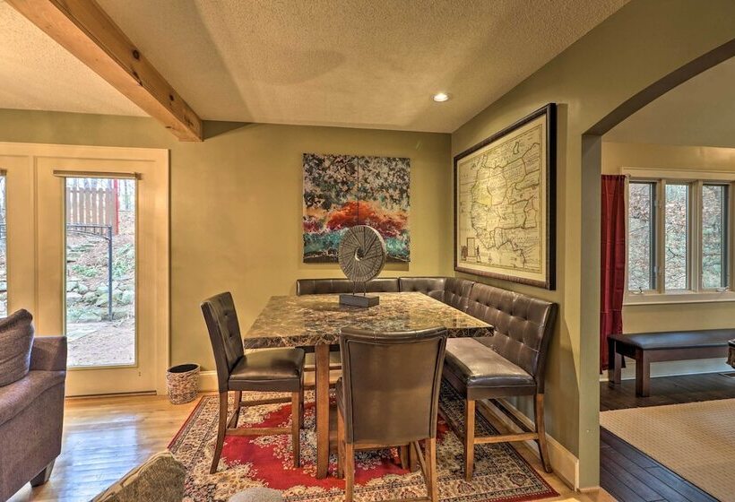 Cozy Conyers Cabin W/ Fireplace & Pool Table!