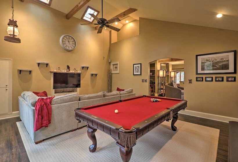 Cozy Conyers Cabin W/ Fireplace & Pool Table!