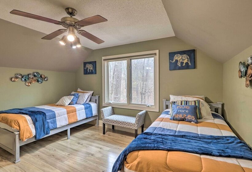 Cozy Conyers Cabin W/ Fireplace & Pool Table!