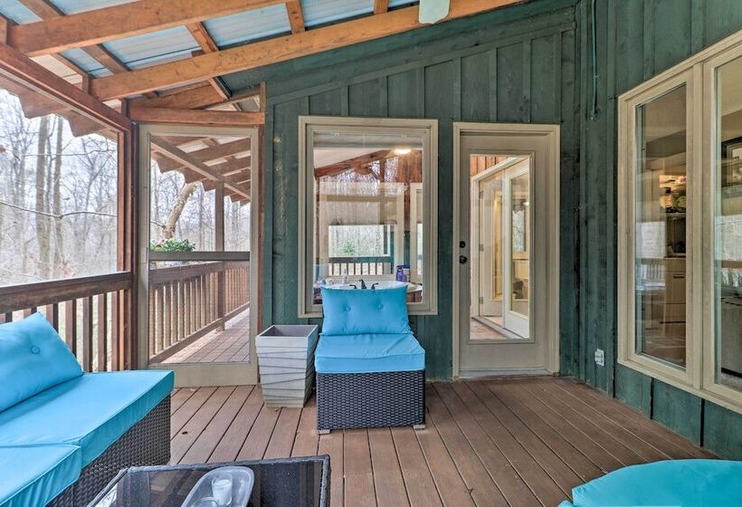 Cozy Conyers Cabin W/ Fireplace & Pool Table!