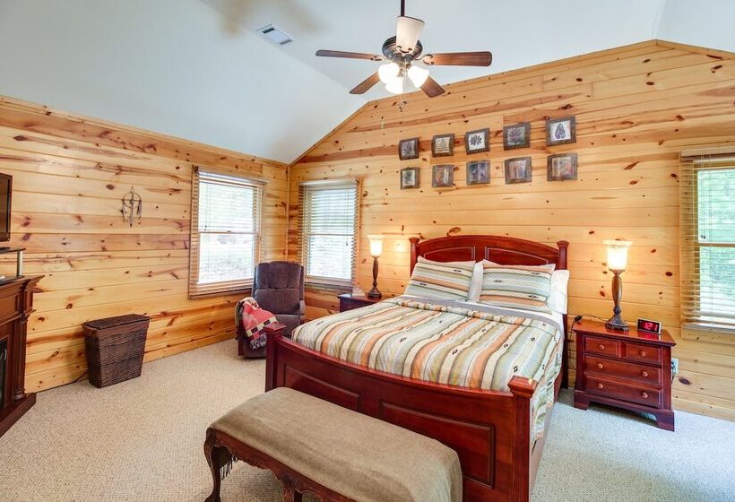 Cozy Ellijay Cabin W/ Deck + Indoor Pool Access!