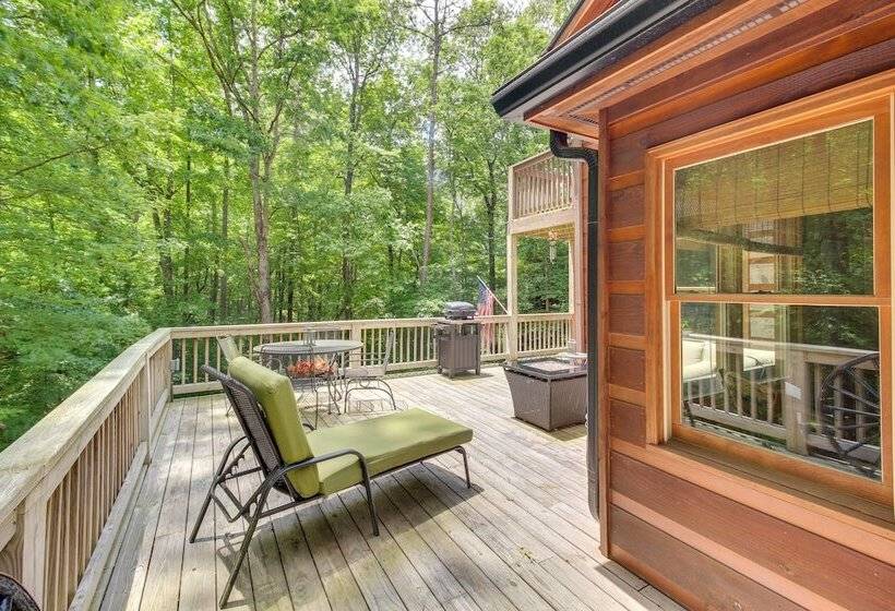 Cozy Ellijay Cabin W/ Deck + Indoor Pool Access!