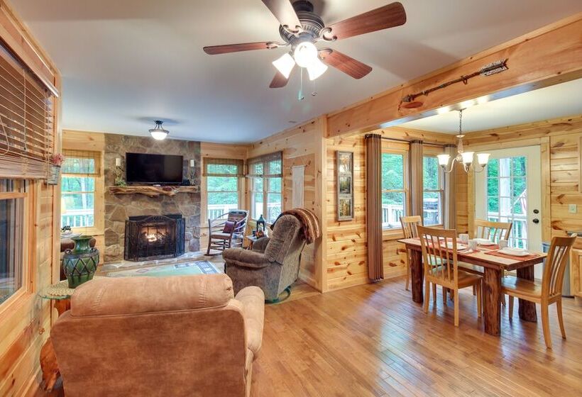 Cozy Ellijay Cabin W/ Deck + Indoor Pool Access!