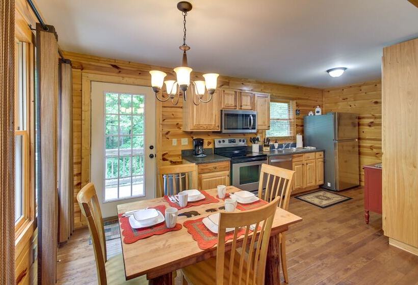 Cozy Ellijay Cabin W/ Deck + Indoor Pool Access!