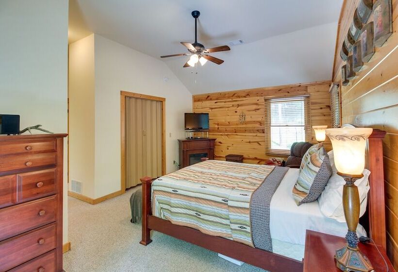 Cozy Ellijay Cabin W/ Deck + Indoor Pool Access!