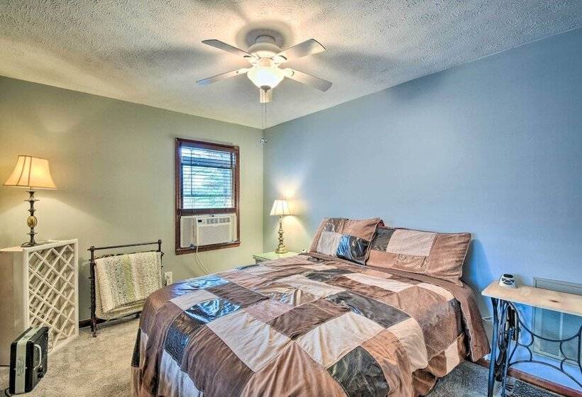 Cozy Hiawassee Cabin   4 Mi To Lake Chatuge!