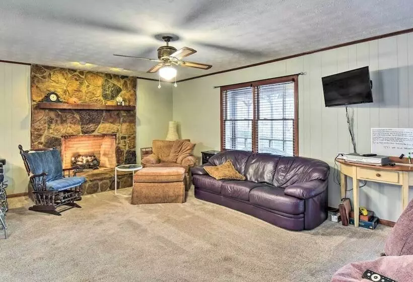 Cozy Hiawassee Cabin   4 Mi To Lake Chatuge!