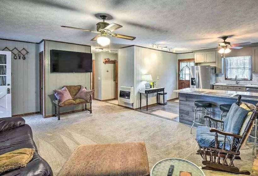 Cozy Hiawassee Cabin   4 Mi To Lake Chatuge!