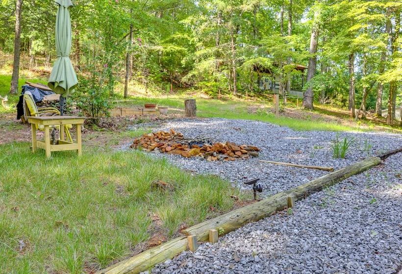 Cozy Hiawassee Cabin   4 Mi To Lake Chatuge!